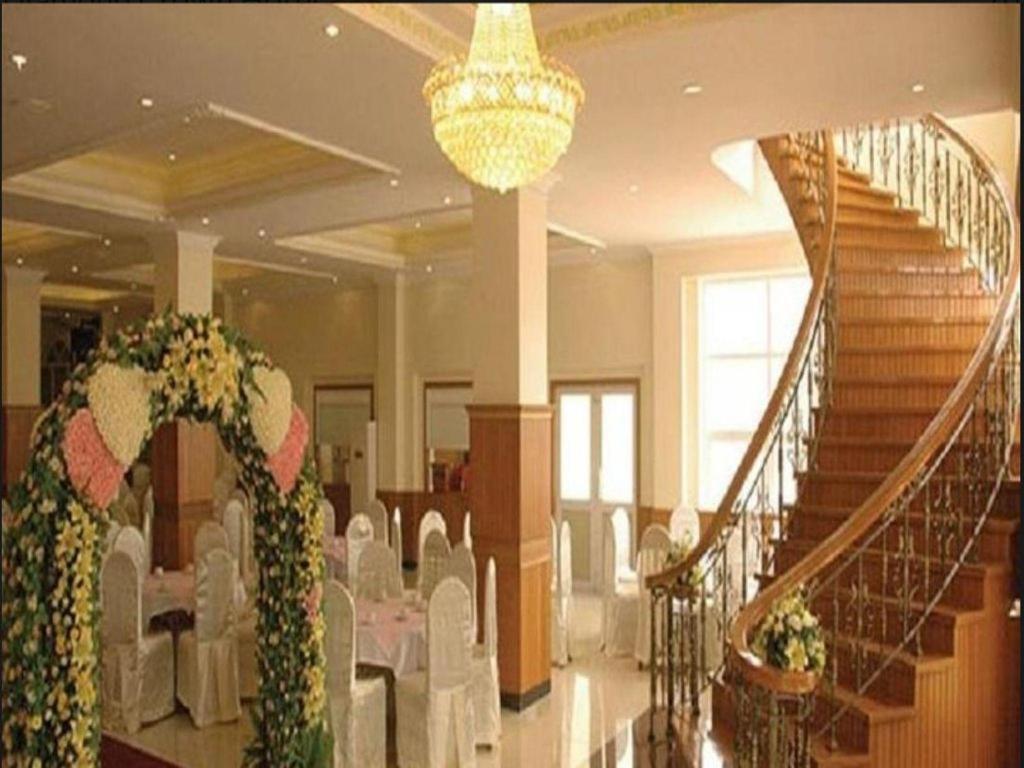 Diamond Crown Hotel Dawei Buitenkant foto