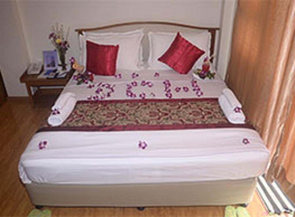 Diamond Crown Hotel Dawei Buitenkant foto