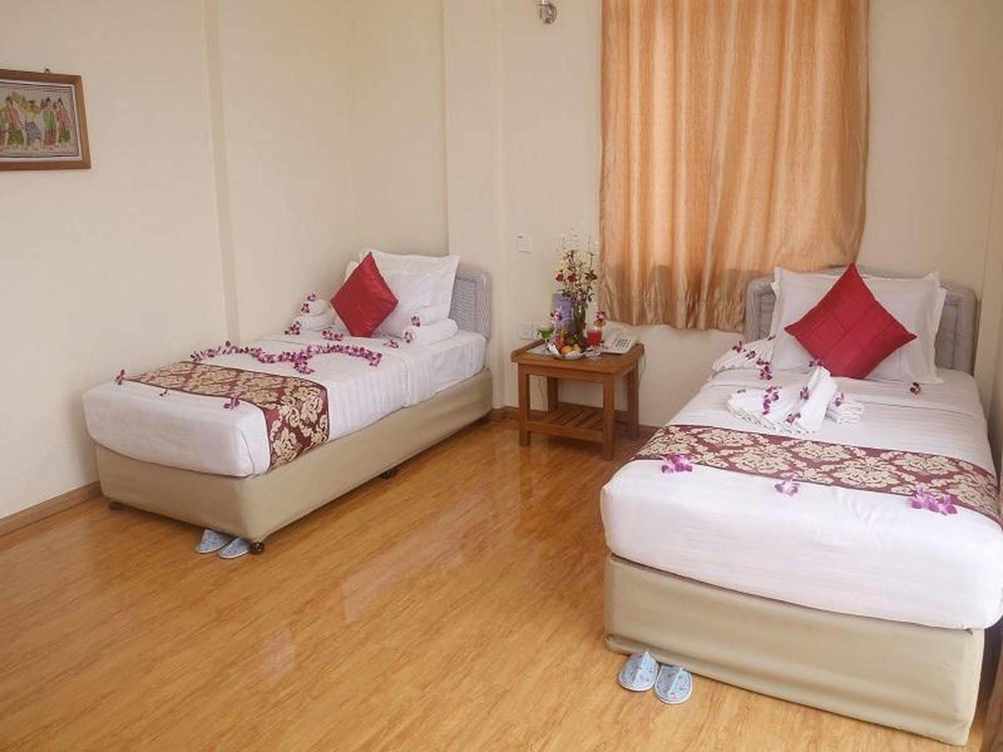 Diamond Crown Hotel Dawei Buitenkant foto